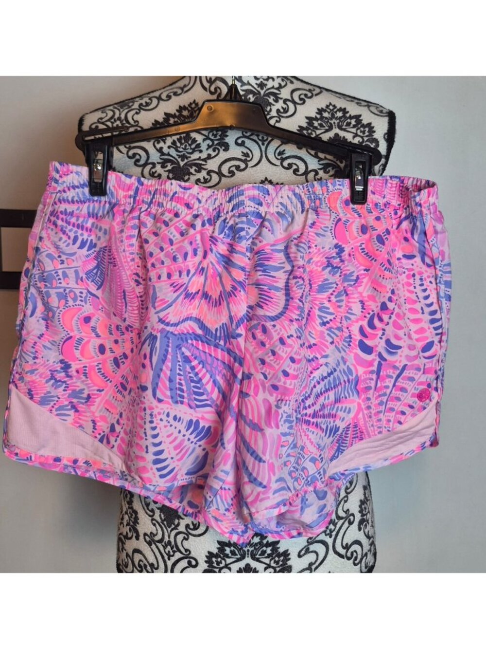 Lilly Pulitzer Luxletic Womens M Running Shorts Pink Blue Tropical Print Lined